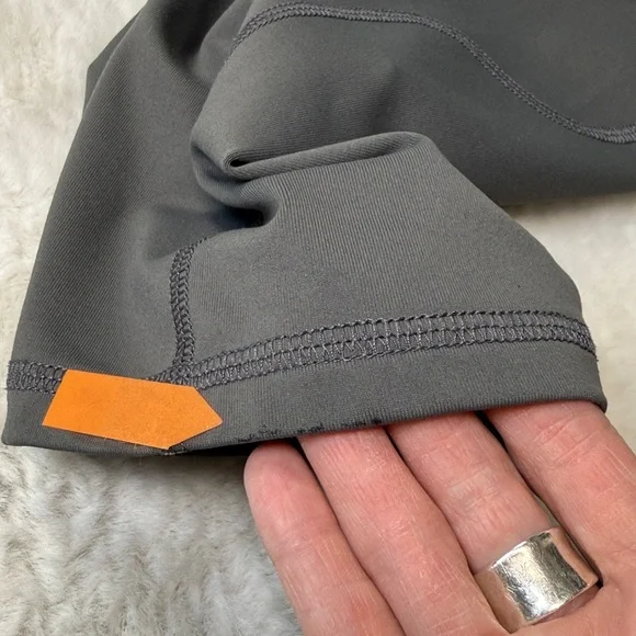 Alo 1/4 Zip CoolFit Pullover Mens XL Gray Stretch Athleisure Gorpcore Read - Picture 13 of 17